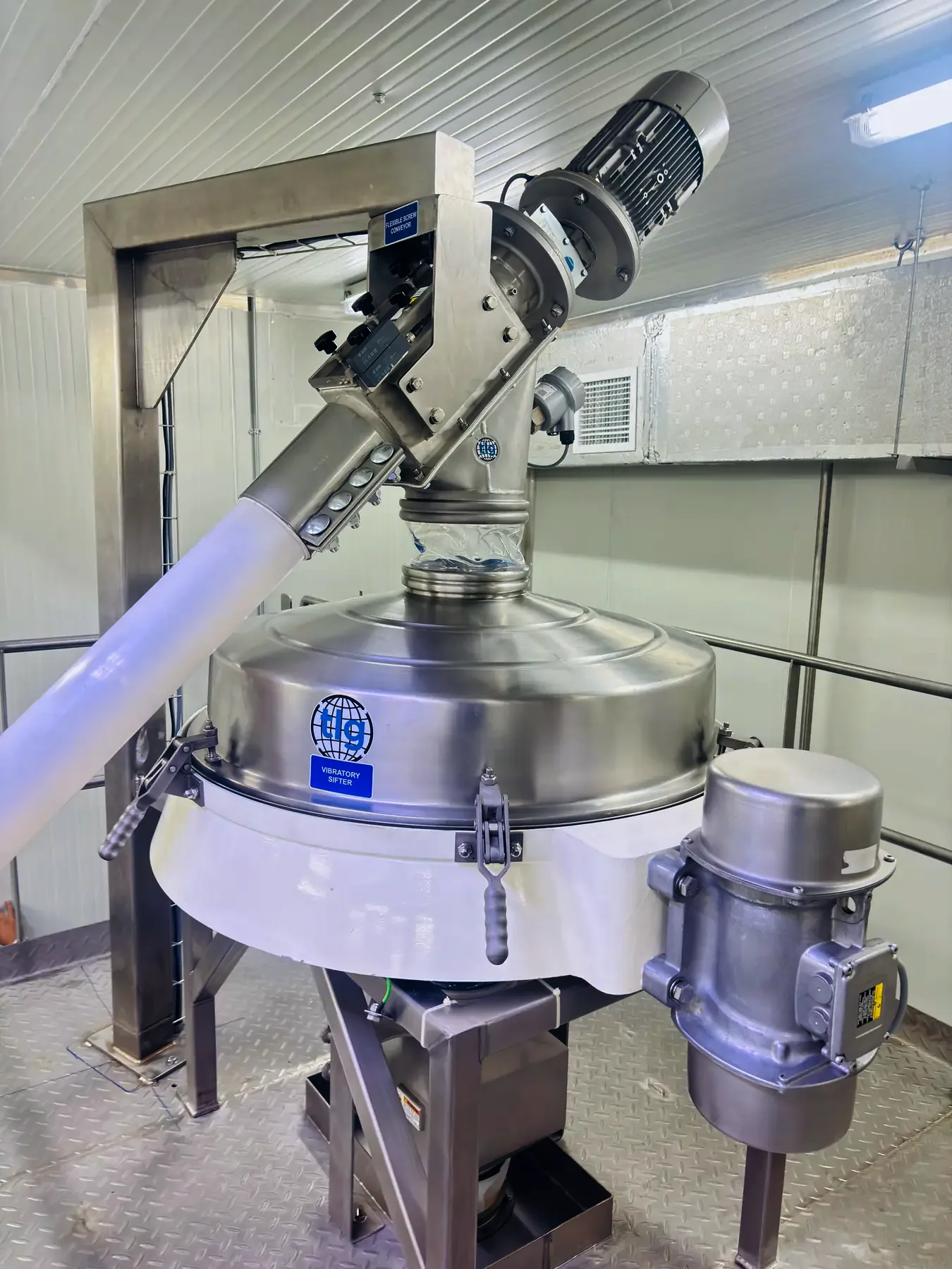 A TLG vibratory sifter fed by a flexible screw conveyor